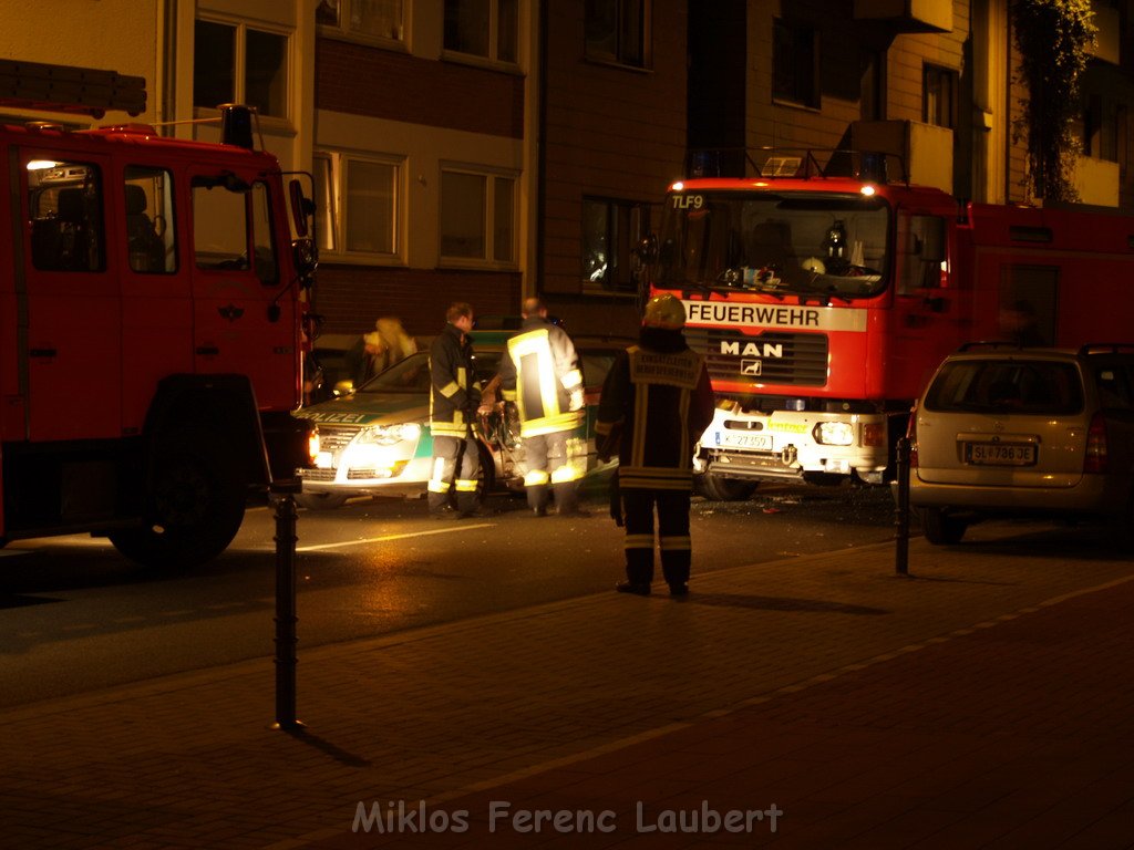 VU Einsatzfahrt Feuerwehr Polizei Koeln Muelheim Deutz Muelheimerstr  P23.JPG